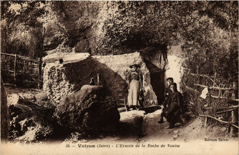 Carte postale ancienne Voiron - L'Ermite de la Roche de Vouise à Voiron