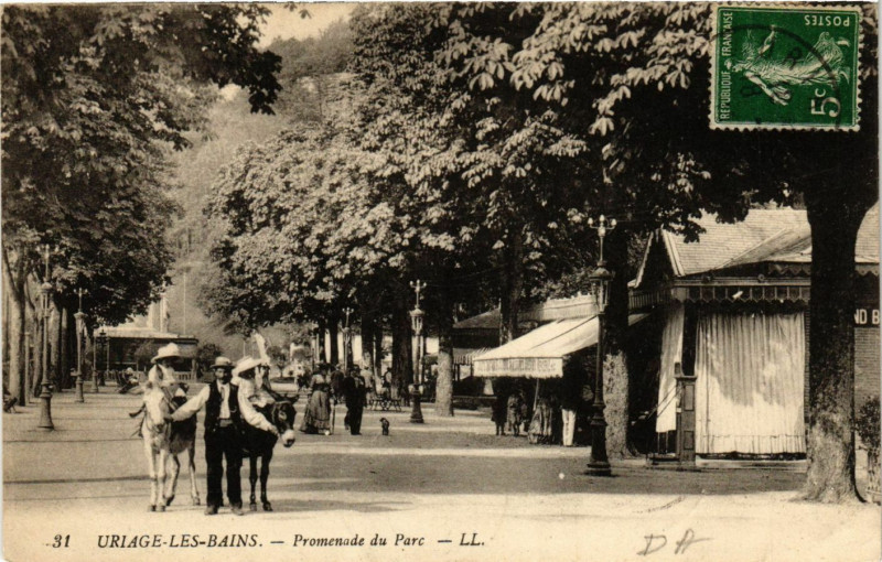 Carte postale ancienne Uriage-les-Bains - Promenade du Parc