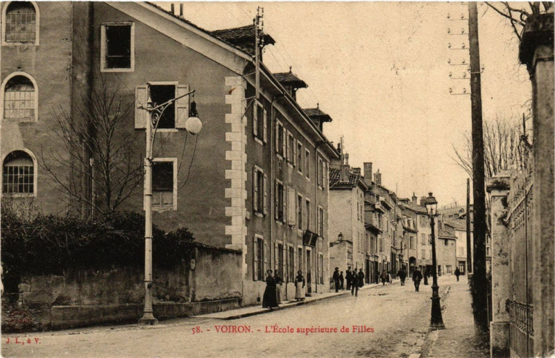 Carte postale ancienne Voiron - L'Ecole superieure de Filles à Voiron