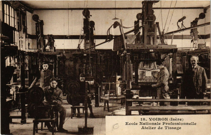 Carte postale ancienne Voiron - Ecole Nationale Professionnelle-Atelier de Tissage à Voiron