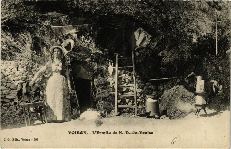 Carte postale ancienne Voiron - L'Ermite de N.-D.-de-Vouise à Voiron