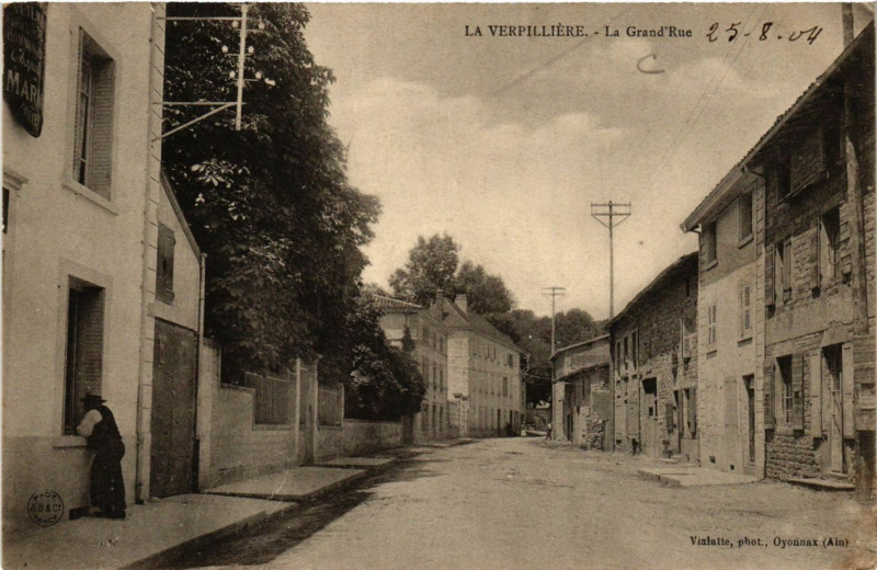 Carte postale ancienne La Verpilliere - La Grand-Rue à La Verpillière