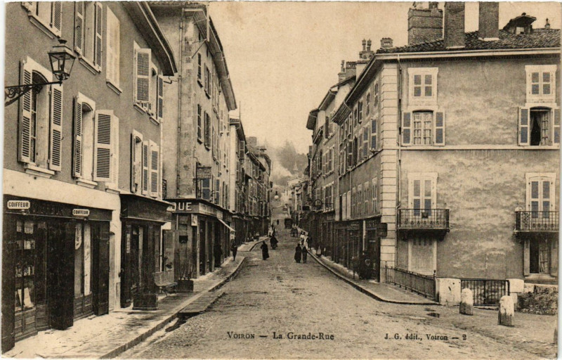 Carte postale ancienne Voiron - La Grande-Rue à Voiron
