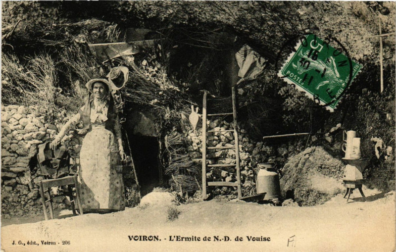 Carte postale ancienne Voiron - L'Ermite de N.-D. de Vouise à Voiron