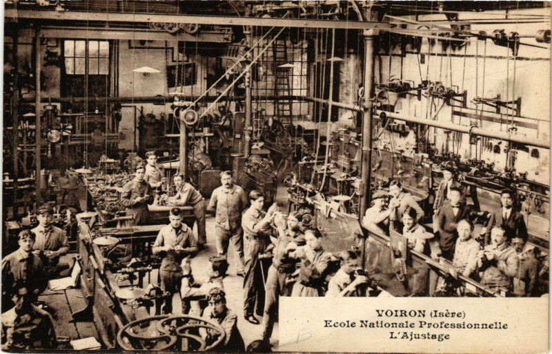 Carte postale ancienne Voiron - Ecole Nationale Professionnelle - L'Ajustage à Voiron
