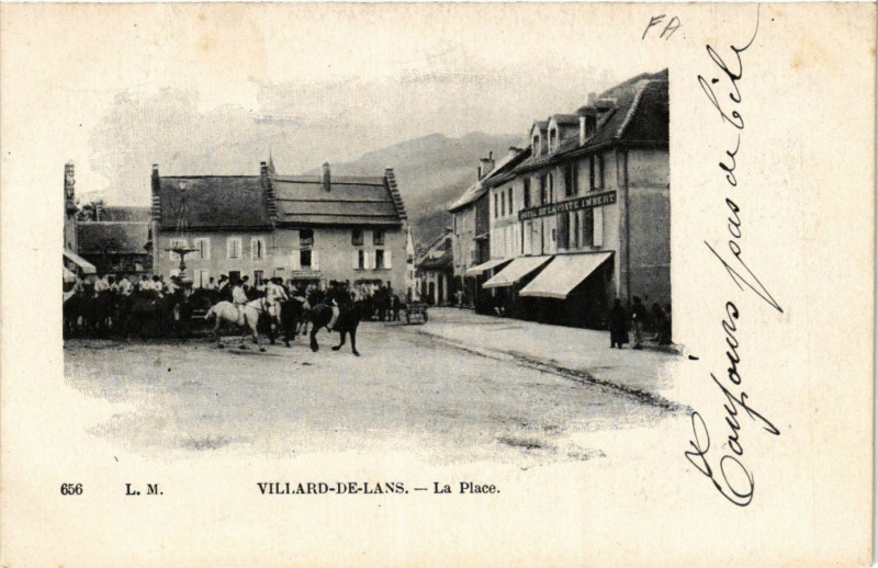 Carte postale ancienne Villard-de-Lans - La Place à Villard-de-Lans