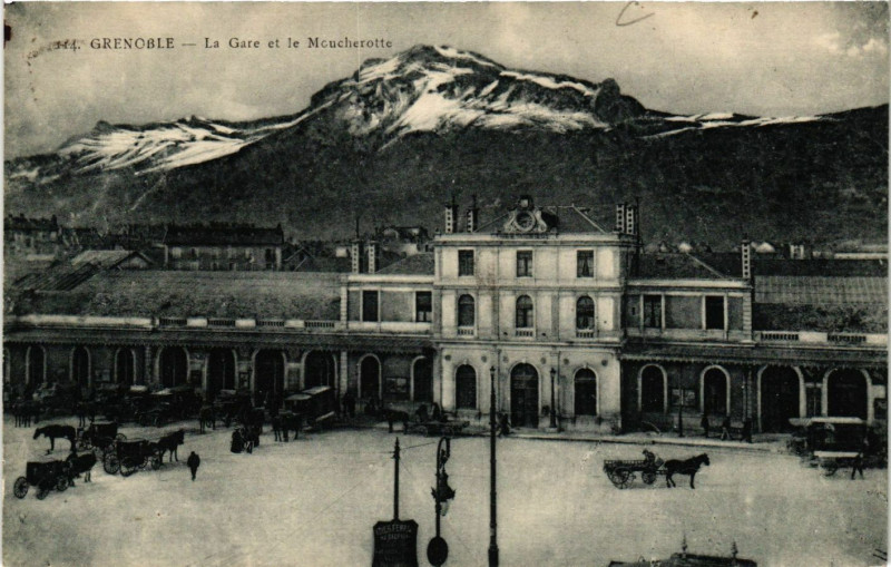 Carte postale ancienne Grenoble - La Gare et le Moucherotte à Grenoble
