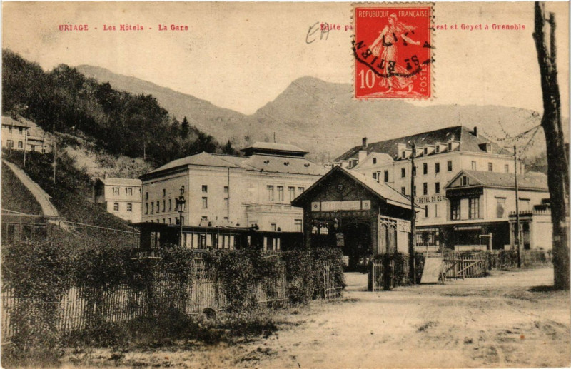 Carte postale ancienne Uriage - Les Hotels - La Gare