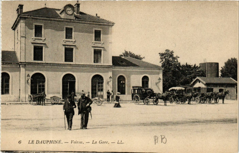 Carte postale ancienne Le Dauphiné - Voiron - La Gare à Voiron