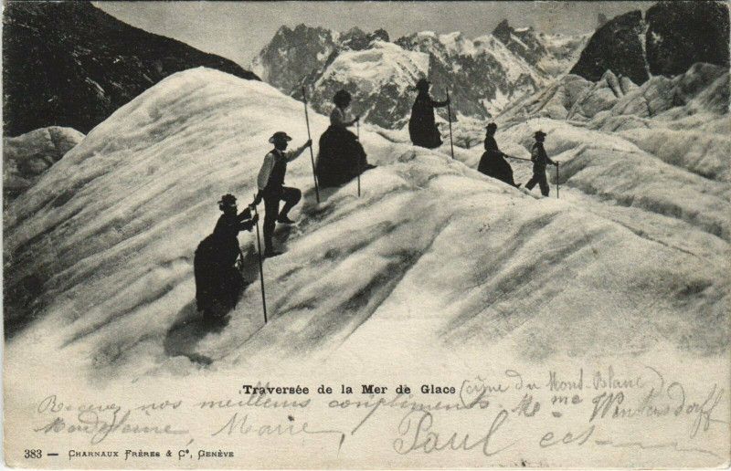Carte postale ancienne Traversée de la Mer de Glace à Vers