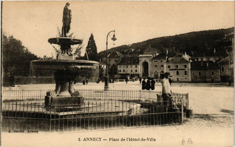 Carte postale ancienne Annecy - Place de l'Hotel-de-Ville à Annecy