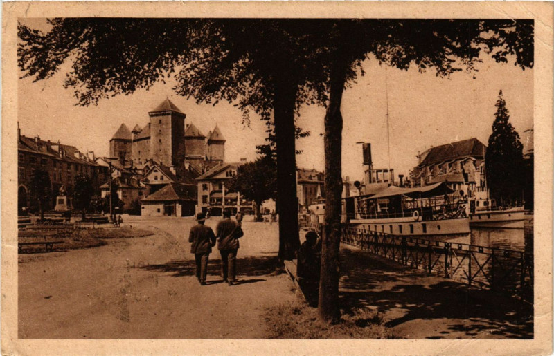 Carte postale ancienne Annecy - La Place - Le Port et le Chateau à Annecy