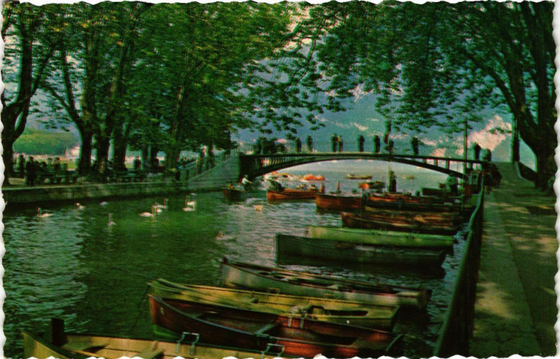 Carte postale ancienne Annecy - Le Pont des Amours à Annecy