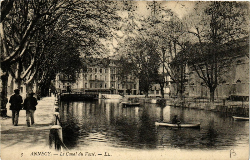 Carte postale ancienne Annecy - Le Canal du Vassé à Annecy
