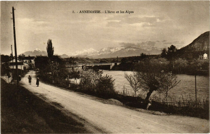 Carte postale ancienne Annemasse - L'Arve et les Alpes à Annemasse