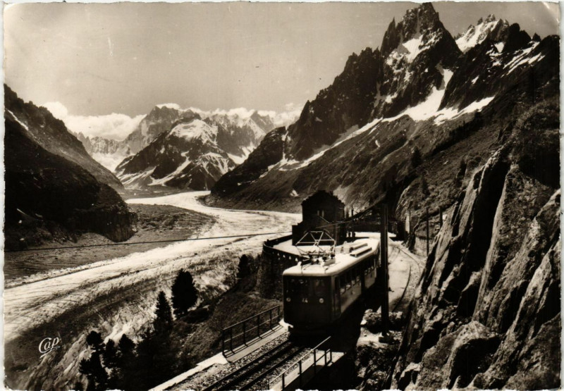 Carte postale ancienne Chamonix - Mont-Blanc - La Mer de Glace - Le Chemin de Fer à Chamonix-Mont-Blanc