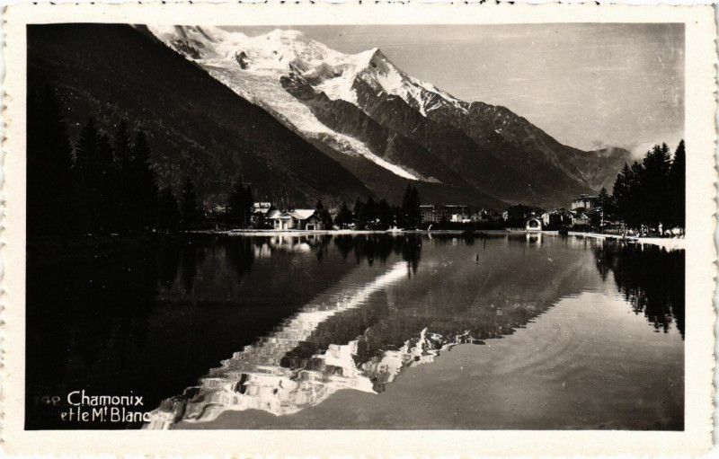Carte postale ancienne Chamonix - Chamonix et le Mont-Blanc