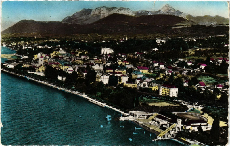 Carte postale ancienne Evian-les-Bains - Vue Aérienne - La Plage à Évian-les-Bains