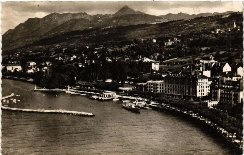 Carte postale ancienne Evian-les-Bains - Le Port - L'Hotel Albert à Évian-les-Bains
