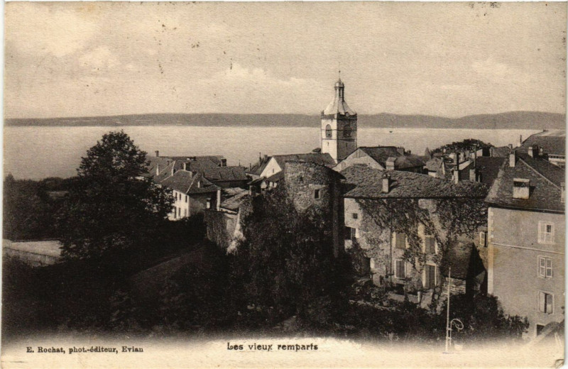Carte postale ancienne Evian-les-Bains - Les Vieux Remparts à Évian-les-Bains