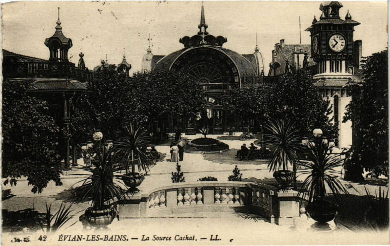 Carte postale ancienne Evian-les-Bains - La Source Cachat à Évian-les-Bains