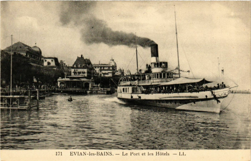 Carte postale ancienne Evian-les-Bains - Le Port et les Hotels à Évian-les-Bains