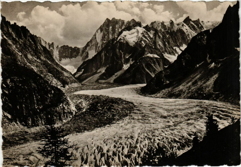 Carte postale ancienne Chamonix - La Mer de Glace vue du Montenvers à Vers