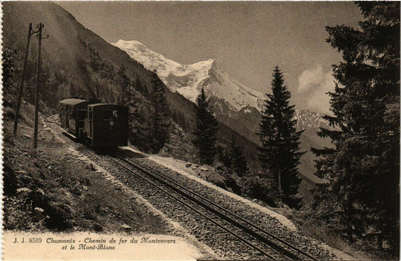 Carte postale ancienne Chamonix - Chemin de Fer du Montenvers et le Mont-Blanc à Vers