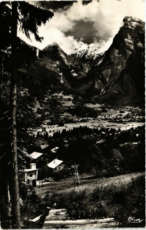 Carte postale ancienne Samoens - Samoéns - Le pays pris du Télé-benne à Samoëns