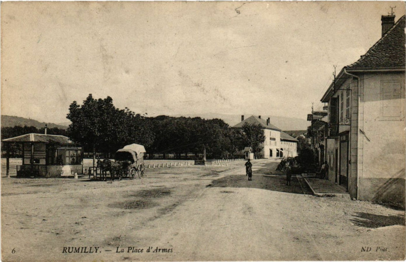 Carte postale ancienne Rumilly - La Place d'Armes à Rumilly