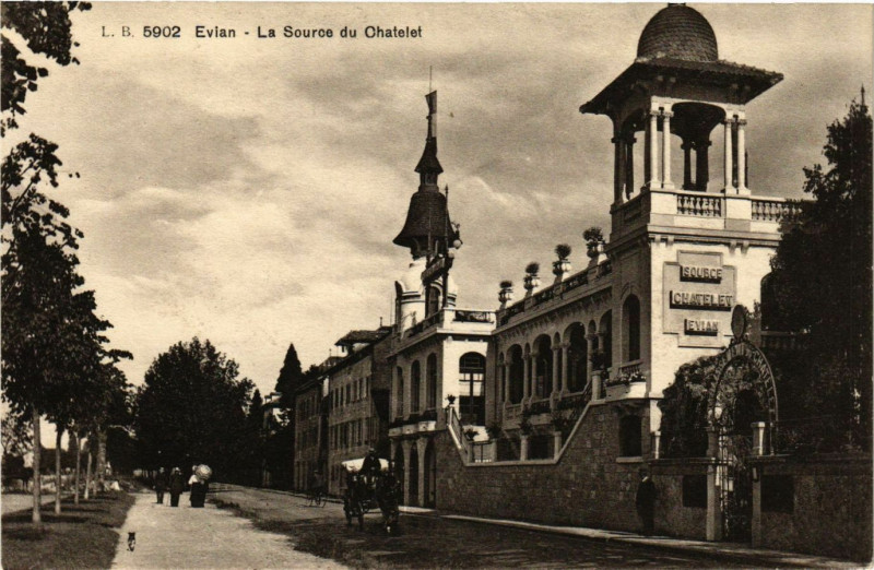 Carte postale ancienne Evian-les-Bains - La Sources du Chatelet à Évian-les-Bains