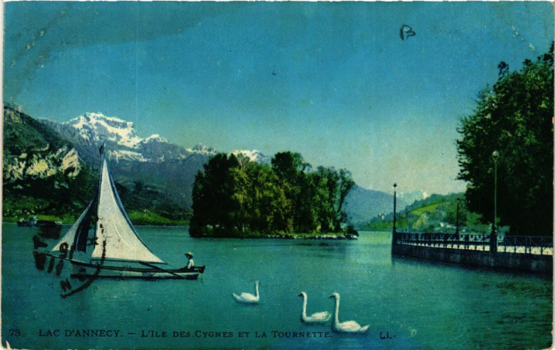 Carte postale ancienne Lac d'Annecy - L'Ile des Cygnes et la Tournette à Annecy