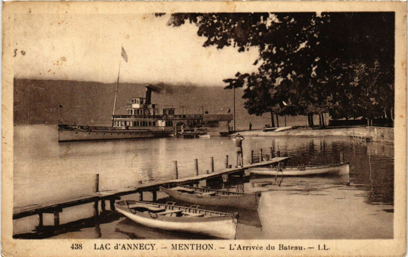 Carte postale ancienne Menthon-Saint-Bernard - Lac d'Annecy - L'Arrivée du Bateau à Menthon-Saint-Bernard