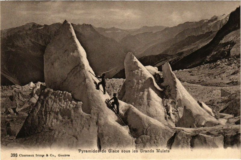 Carte postale ancienne Pyramides de Glace sous les Grands Mulets