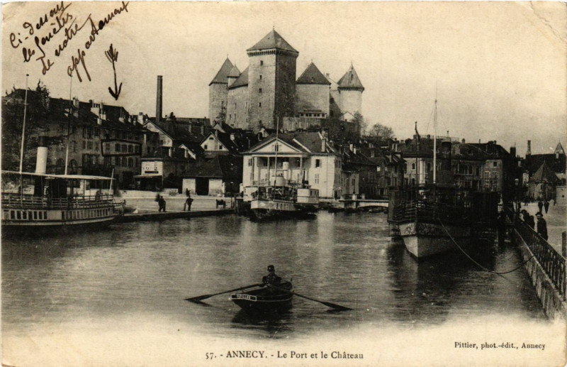 Carte postale ancienne Annecy - Le Port et le Chateau à Annecy