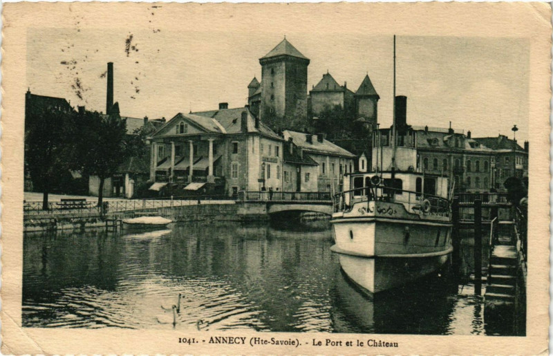 Carte postale ancienne Annecy - Le Port et le Chateau à Annecy