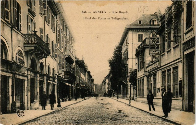 Carte postale ancienne Annecy - Rue Royale - Hotel des Postes et Telegraphes à Annecy