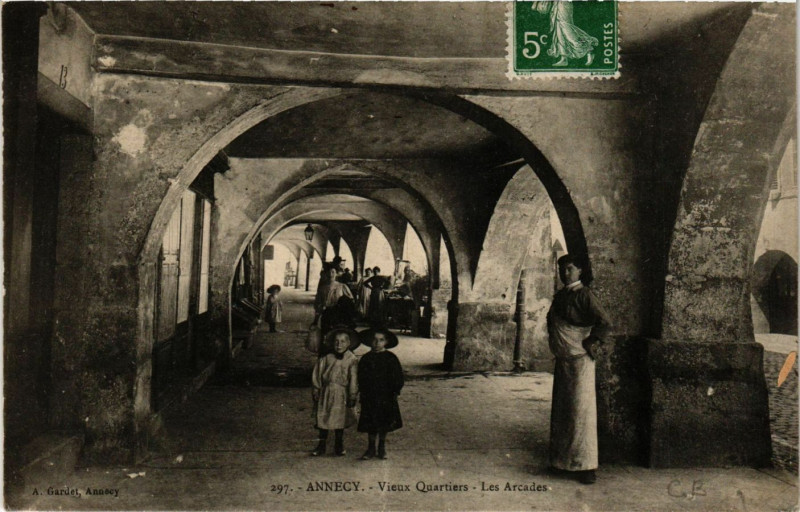 Carte postale ancienne Annecy - Vieux Quartiers - Les Arcades à Annecy