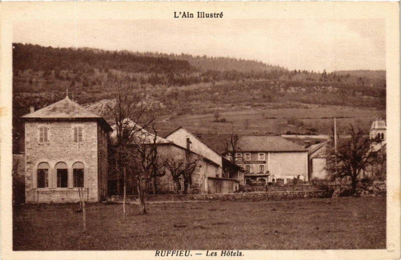 Carte postale ancienne Ruffieu Les Hotels à Ruffieu