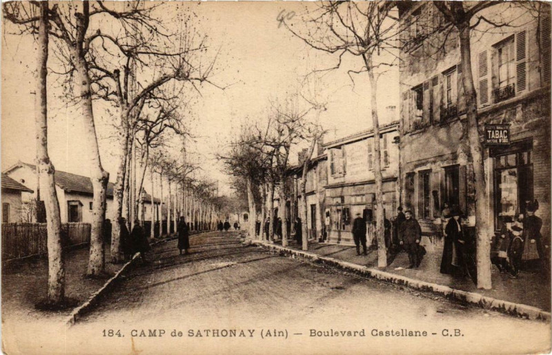 Carte postale ancienne Camp de Sathonay Boulevard Castellane