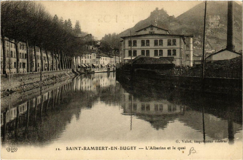 Carte postale ancienne Saint-Rambert-en-Bugey L'Albarine et le quai à Saint-Rambert-en-Bugey
