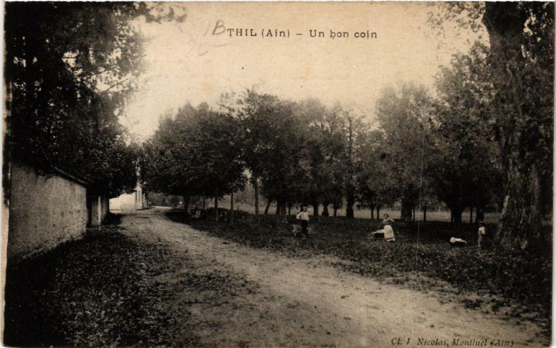 Carte postale ancienne Thil Un bon coin à Thil