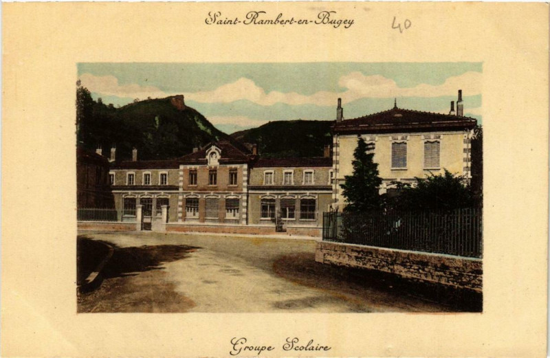 Carte postale ancienne Saint-Rambert-en-Bugey Groupe Scolaire à Saint-Rambert-en-Bugey