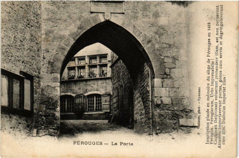 Carte postale ancienne Perouges La Porte à Pérouges
