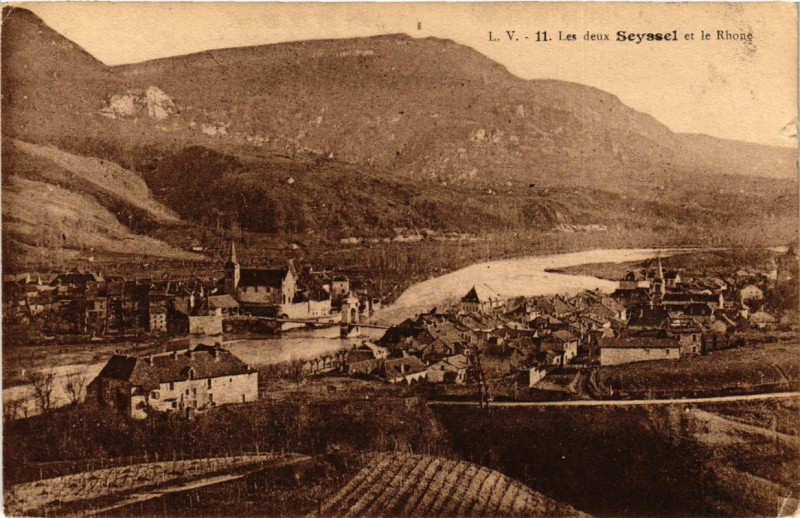 Carte postale ancienne Seyssel Les deux Seyssel et le Rhone à Seyssel