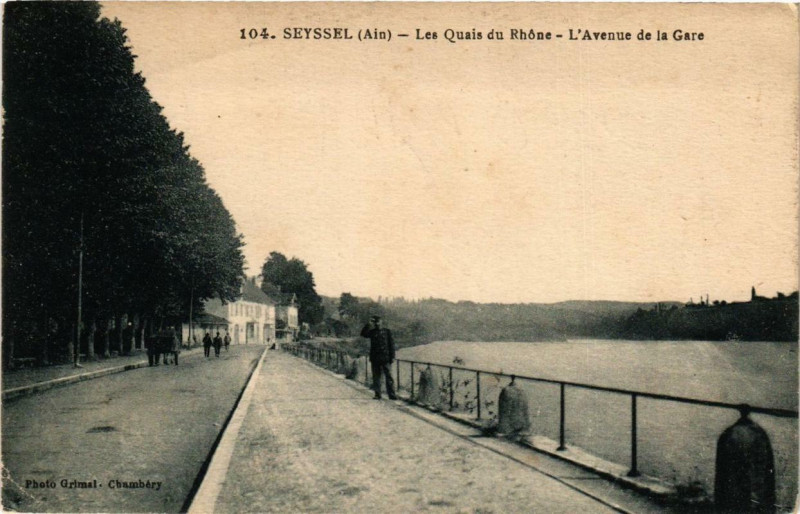 Carte postale ancienne Seyssel Les Quais du Rhone L'Avenue de la Gare à Seyssel