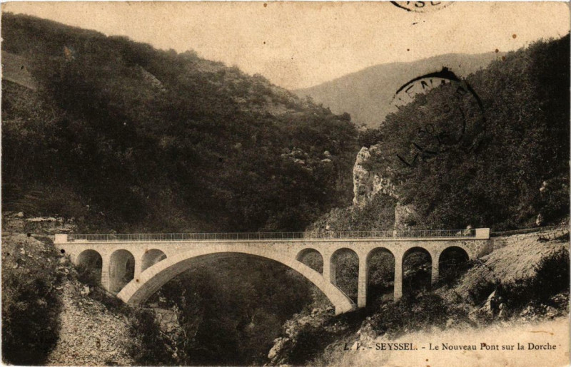 Carte postale ancienne Seyssel Le Nouveau Pont sur la Dorche à Seyssel