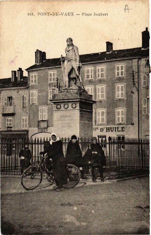 Carte postale ancienne Pont-de-Vaux Place Joubert à Pont-de-Vaux