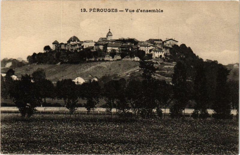 Carte postale ancienne Perouges Vue d'ensemble à Pérouges