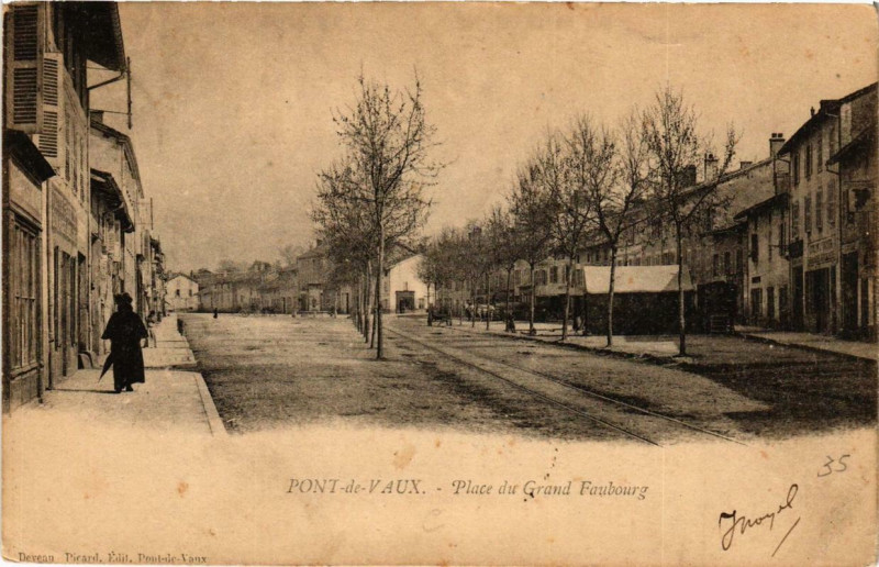 Carte postale ancienne Pont-de-Vaux Place du Grand Faubourg à Pont-de-Vaux